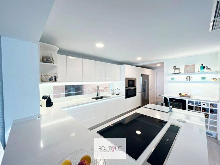 Casas en venta y pisos alquiler - 3