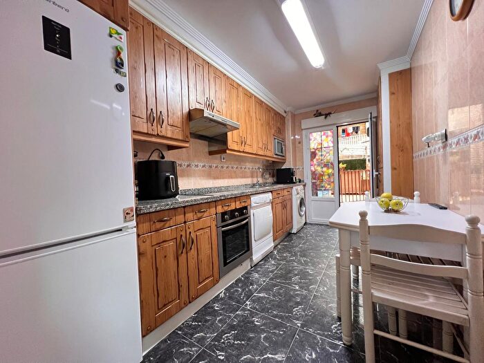 Casas en venta y pisos alquiler - 1