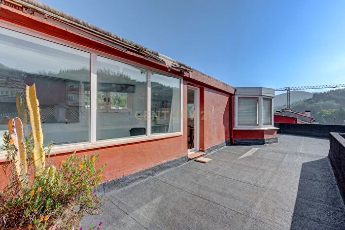 Casas en venta y pisos alquiler - 1