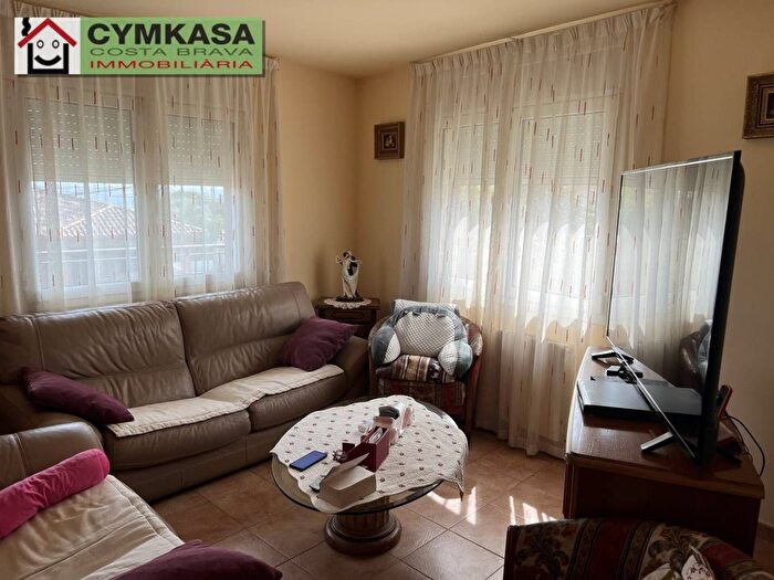 Casas en venta y pisos alquiler - 3