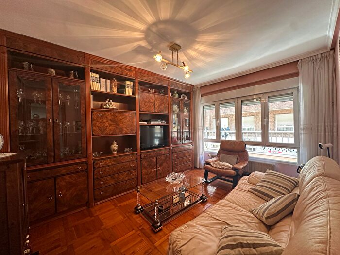 Casas en venta y pisos alquiler - 1