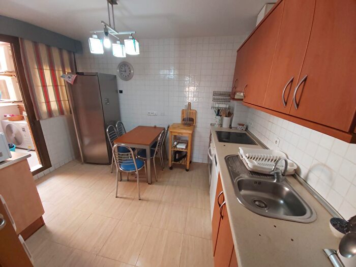Casas en venta y pisos alquiler - 1