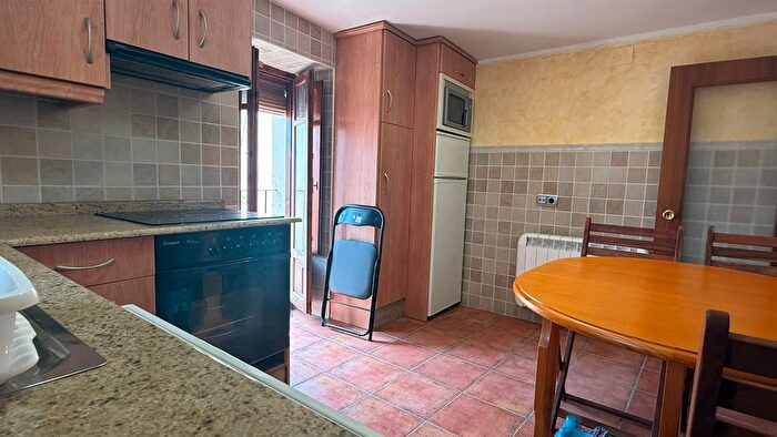 Casas en venta y pisos alquiler - 3