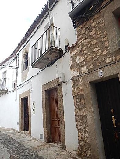 Casas en venta y pisos alquiler - 1