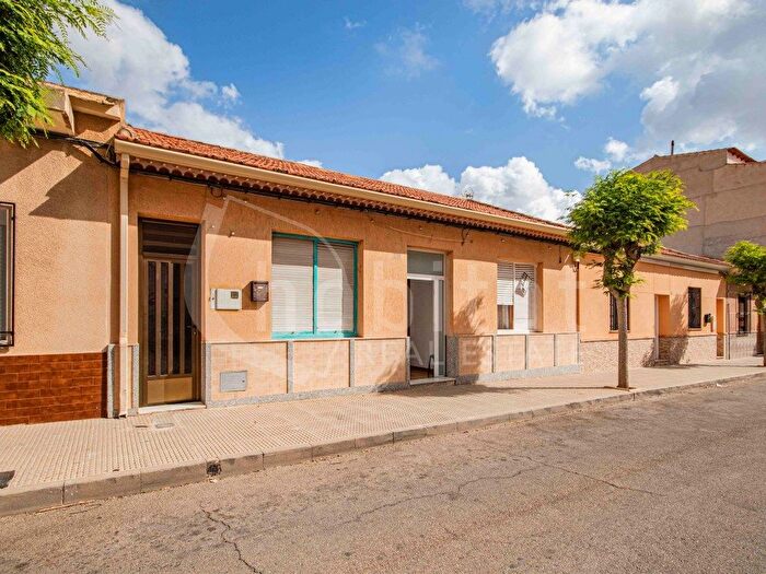 Casas en venta y pisos alquiler - 1