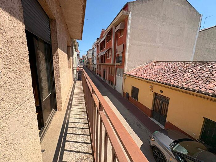 Casas en venta y pisos alquiler - 3