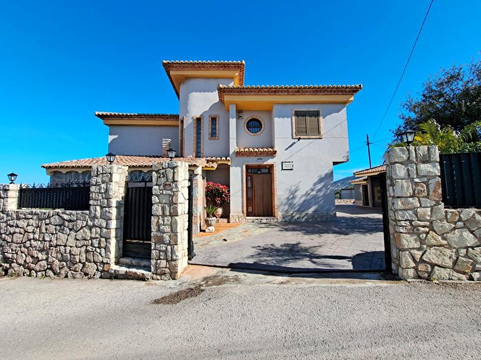 Casa en venta en Urbanitzacions i Pedanies Nord, Alzira de 4 habitaciones