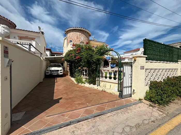 Casa en venta en Moxó Sant Mori, Empuriabrava de 3 habitaciones