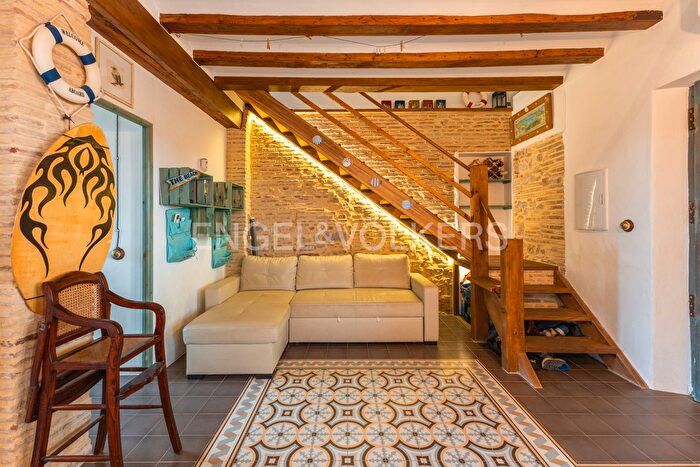 Casas en venta y pisos alquiler - 1