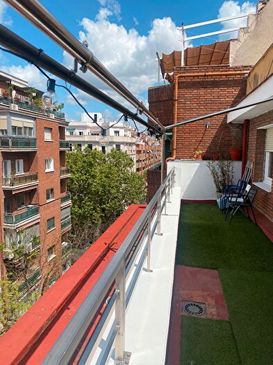 Piso en alquiler en Chamberí, Ríos Rosas Nuevos Ministerios de 4 habitaciones