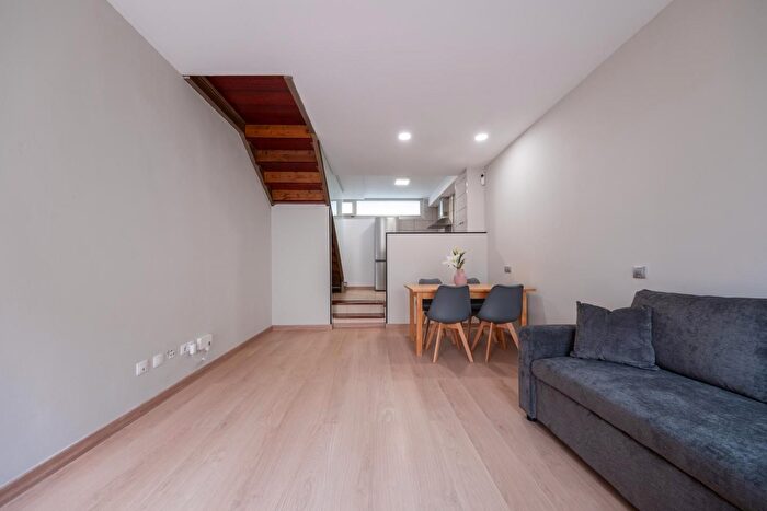 Casas en venta y pisos alquiler - 1