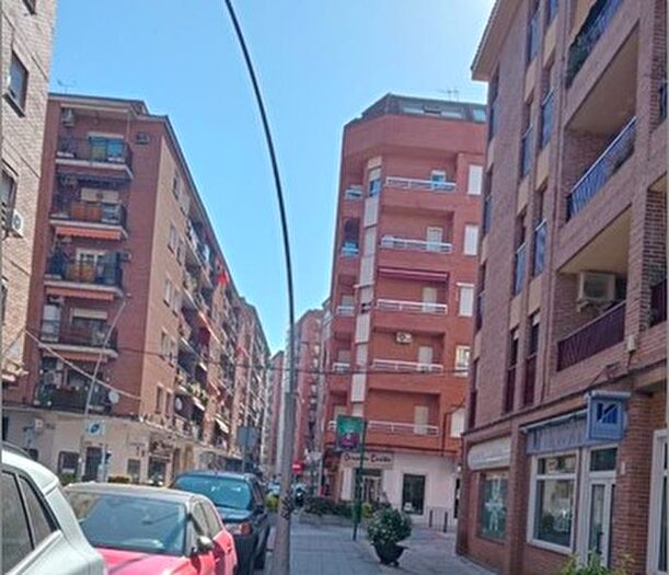 Casas en venta y pisos alquiler - 2