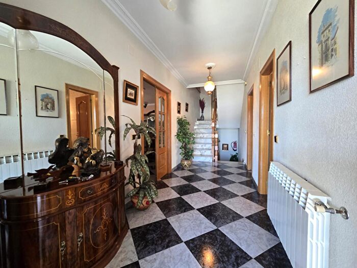 Casas en venta y pisos alquiler - 3