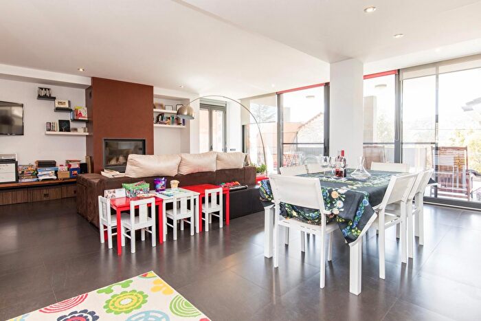Casas en venta y pisos alquiler - 3