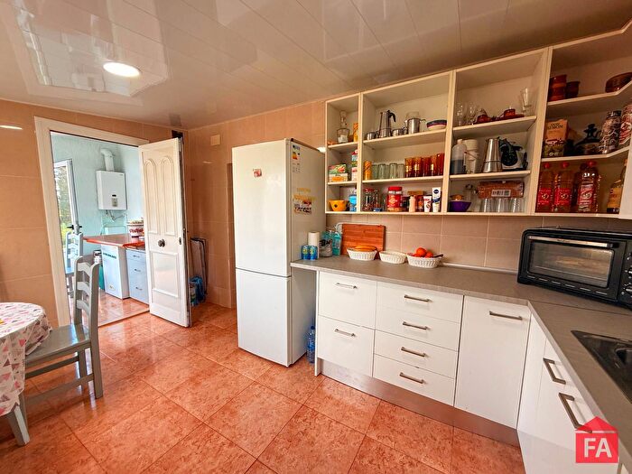 Casas en venta y pisos alquiler - 3