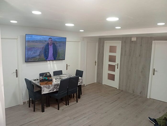 Casas en venta y pisos alquiler - 1