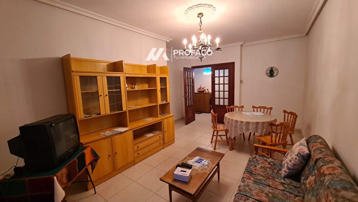Casas en venta y pisos alquiler - 3