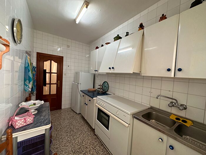 Casas en venta y pisos alquiler - 3