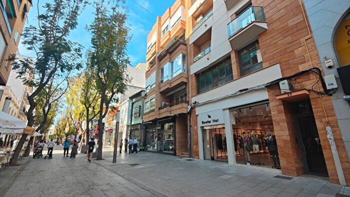 Casas en venta y pisos alquiler - 1