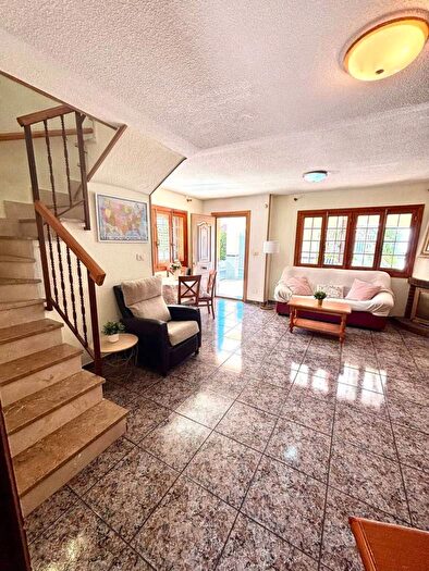 Casas en venta y pisos alquiler - 3
