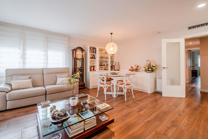Piso en venta en Veïnat, Salt de 2 habitaciones