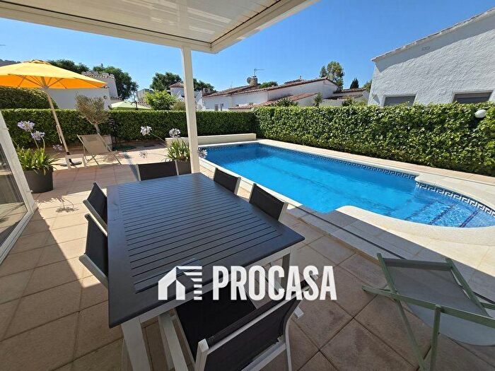 Casa en venta en Carlit Montseny, Empuriabrava de 4 habitaciones