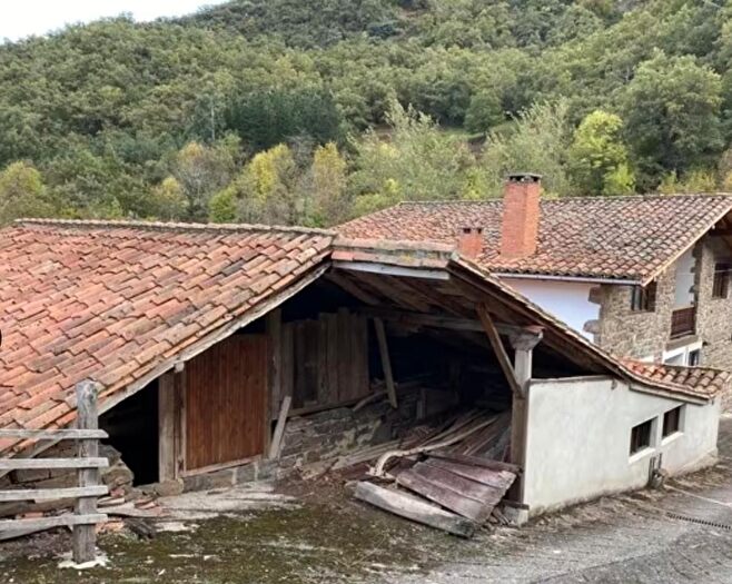 Casa en venta en Vega de Liébana, Cantabria de 4 habitaciones