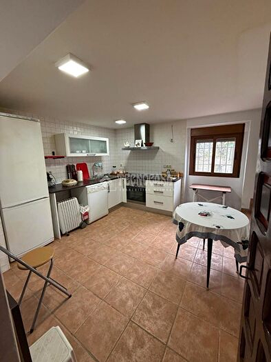 Casas en venta y pisos alquiler - 3