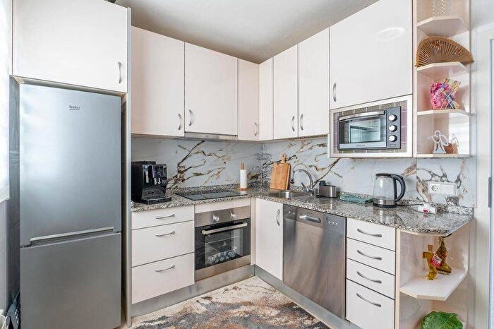 Casas en venta y pisos alquiler - 2