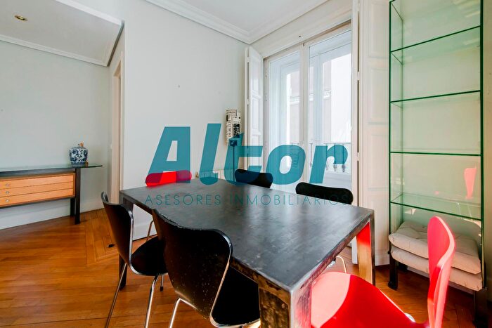 Casas en venta y pisos alquiler - 3