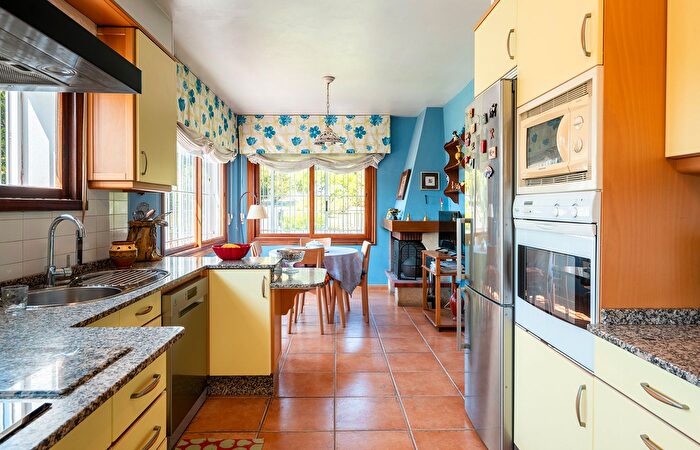 Casas en venta y pisos alquiler - 3