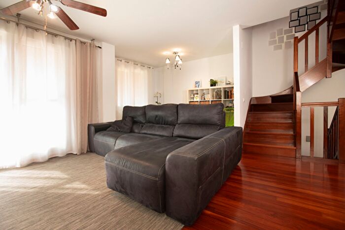 Casas en venta y pisos alquiler - 3