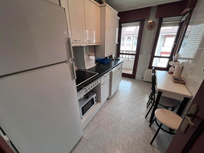 Casas en venta y pisos alquiler - 3