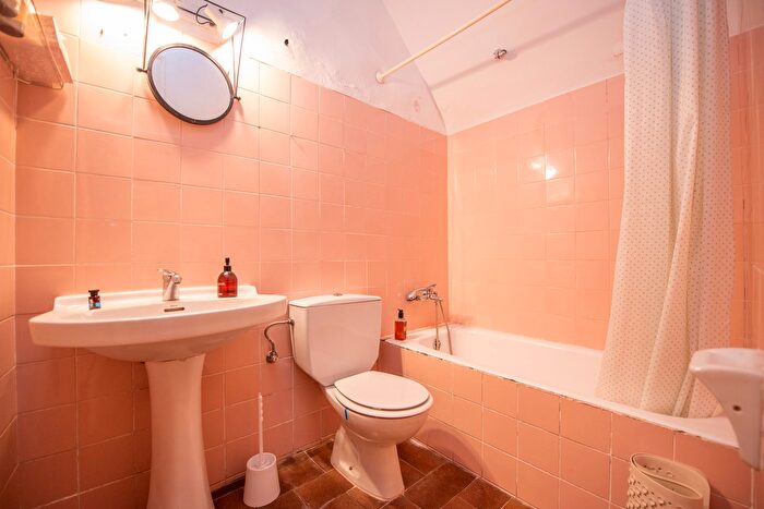 Casas en venta y pisos alquiler - 3