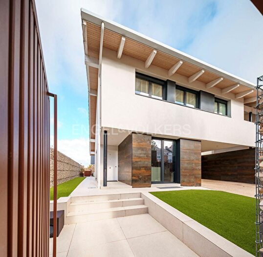 Casas en venta y pisos alquiler - 1