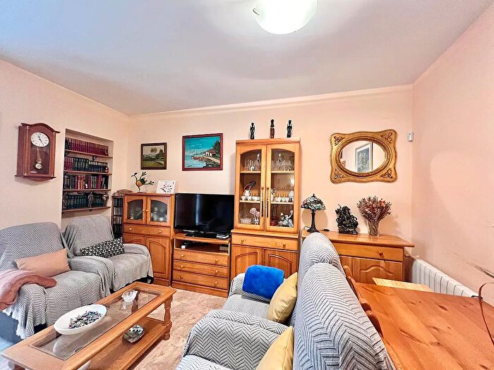 Casas en venta y pisos alquiler - 2
