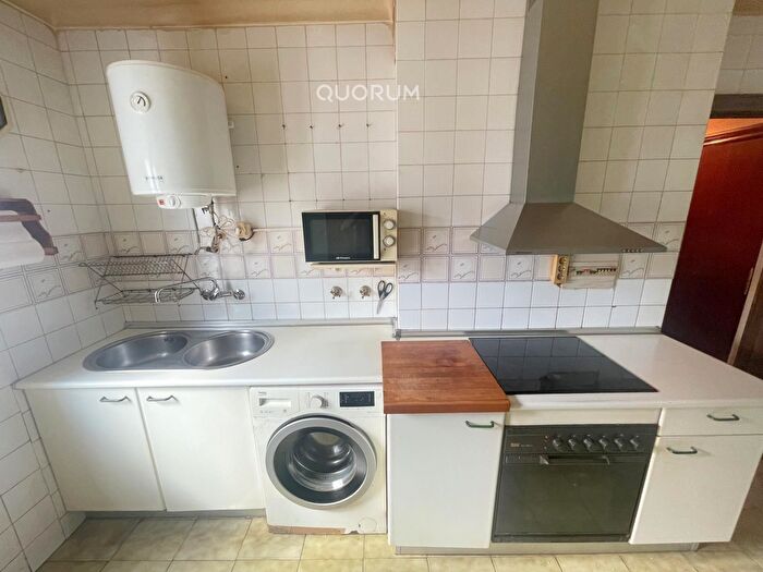 Casas en venta y pisos alquiler - 3