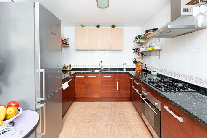 Casas en venta y pisos alquiler - 3