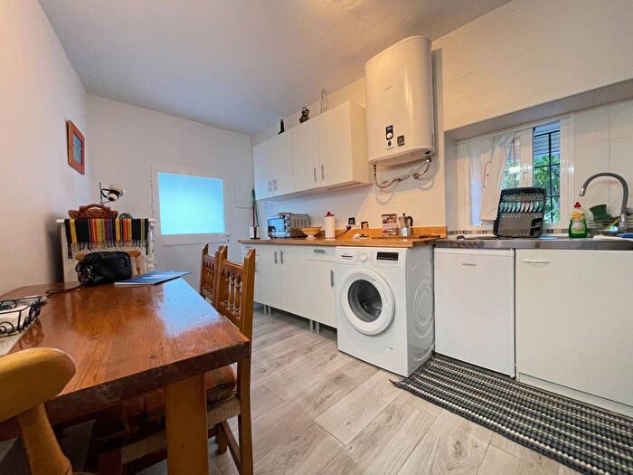 Casas en venta y pisos alquiler - 1
