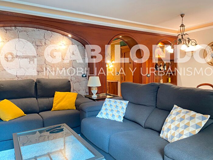 Casas en venta y pisos alquiler - 3