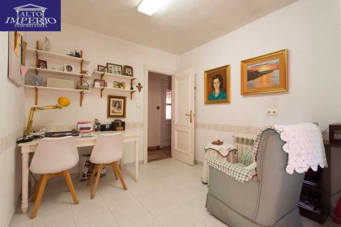 Casas en venta y pisos alquiler - 3
