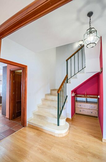 Casas en venta y pisos alquiler - 3