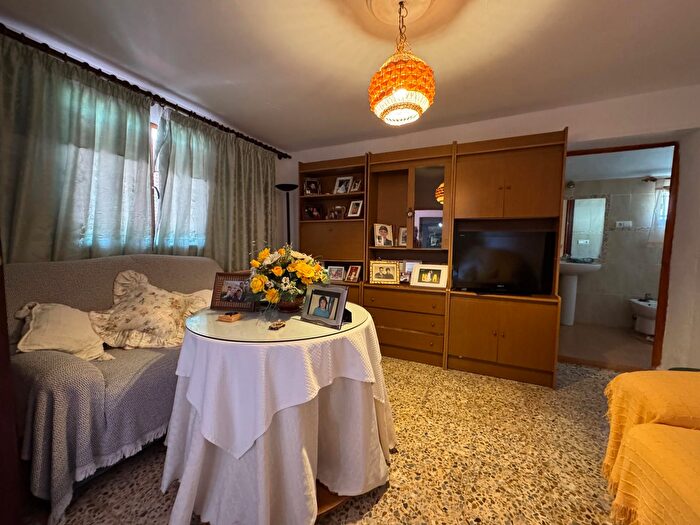 Casas en venta y pisos alquiler - 3