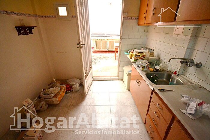 Casas en venta y pisos alquiler - 3