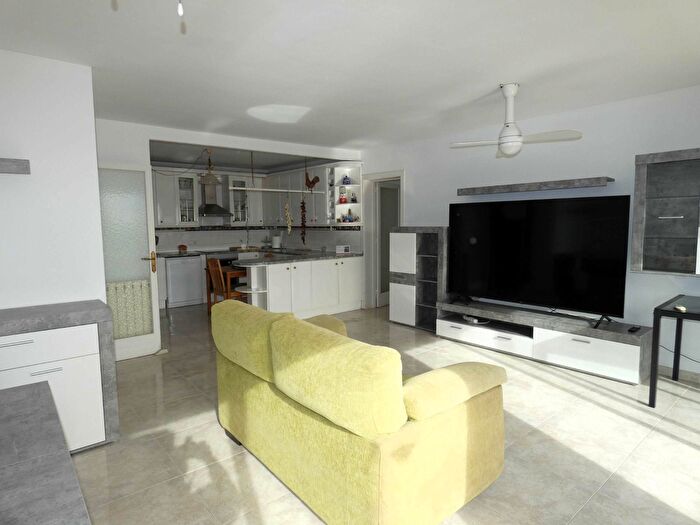 Casas en venta y pisos alquiler - 3