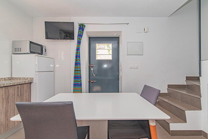 Casas en venta y pisos alquiler - 3