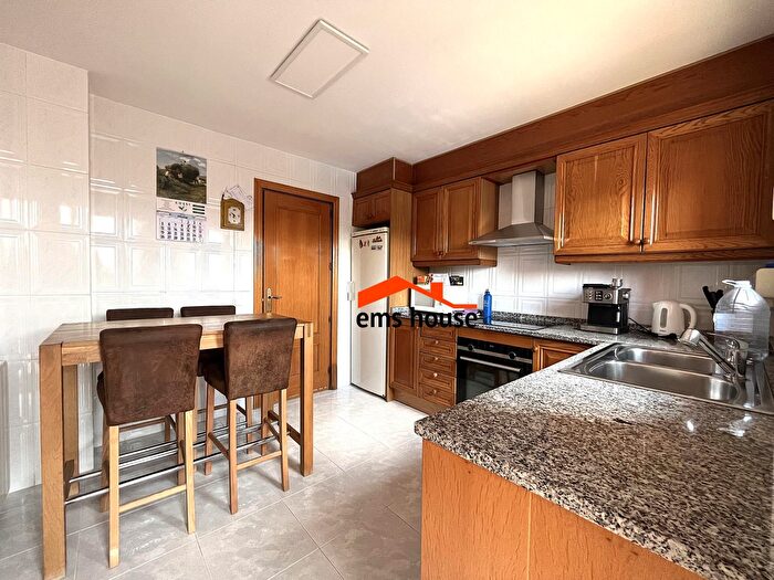 Casas en venta y pisos alquiler - 3