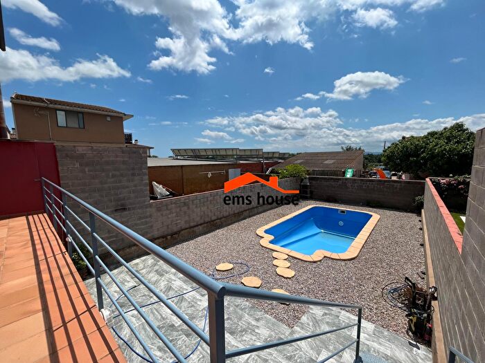 Casa en venta en Ullà, Girona de 4 habitaciones