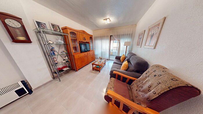 Casas en venta y pisos alquiler - 3