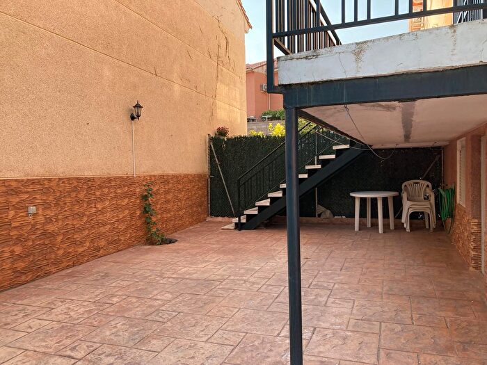 Casas en venta y pisos alquiler - 3